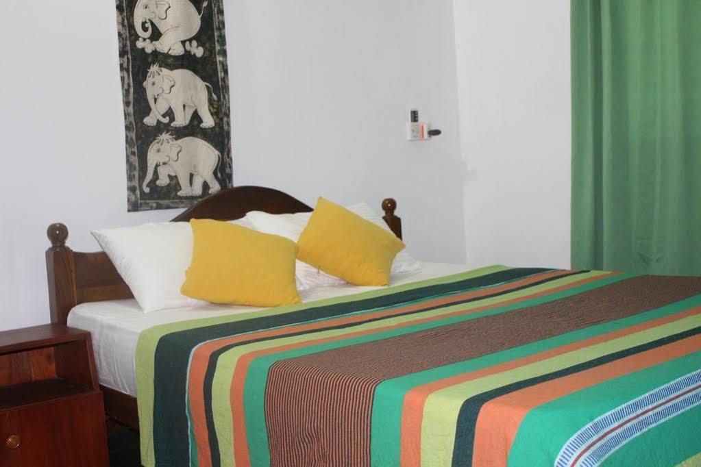 Alex Home Stay Kandy Exterior photo