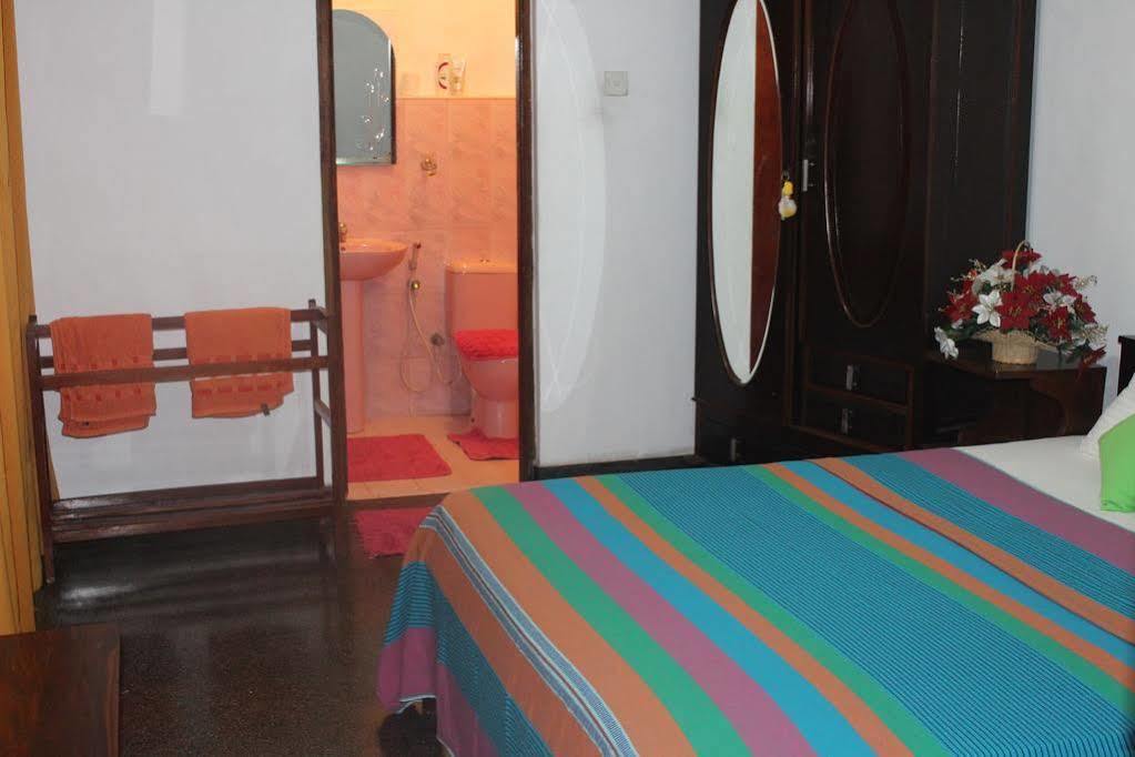 Alex Home Stay Kandy Exterior photo